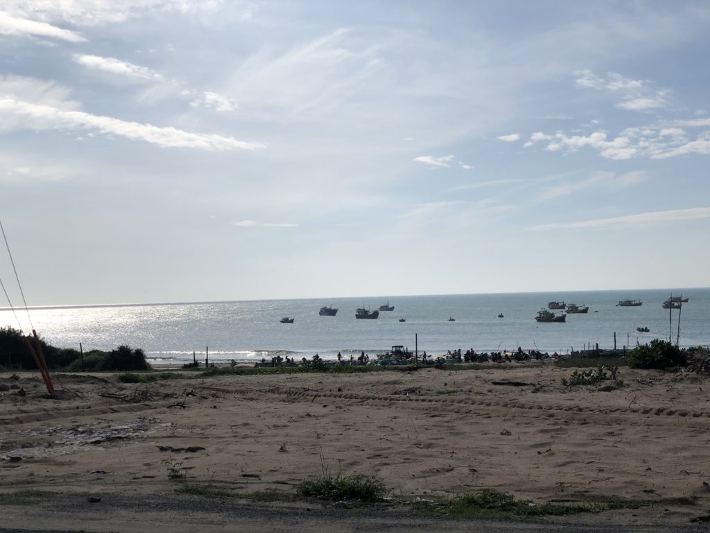 ケガービーチと漁村