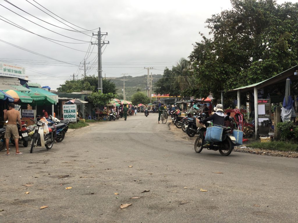 The main street of the village of Ke Ga