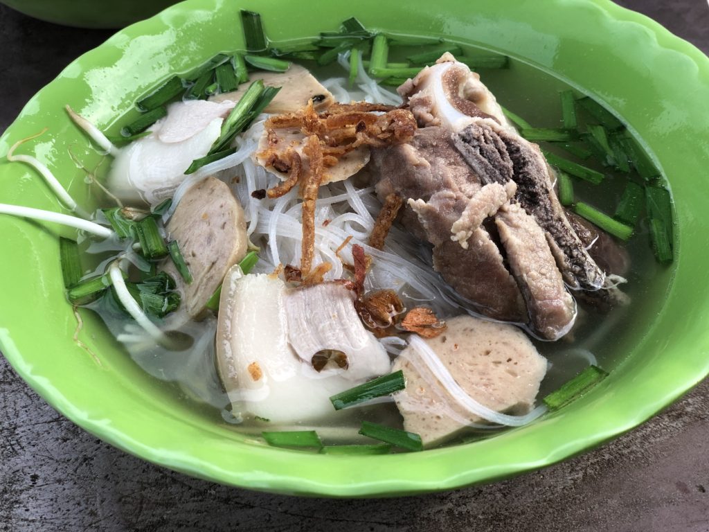 ベトナム料理 煮込み牛のフーティオ