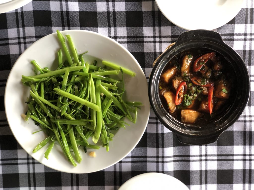 Stir-fried vegetables and spicy stewed fish