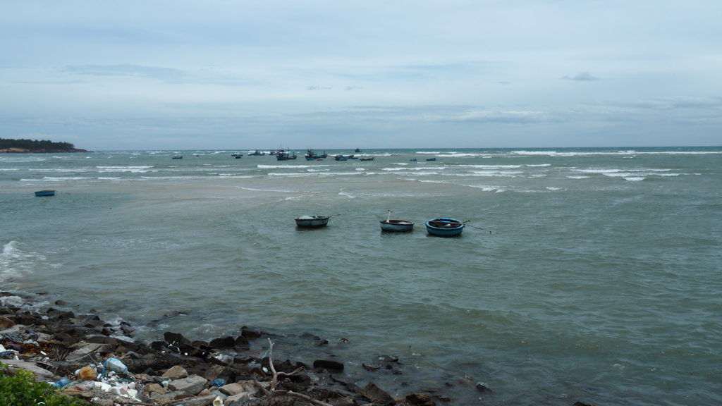 ファンラン＝タップチャムの海岸と漁師船